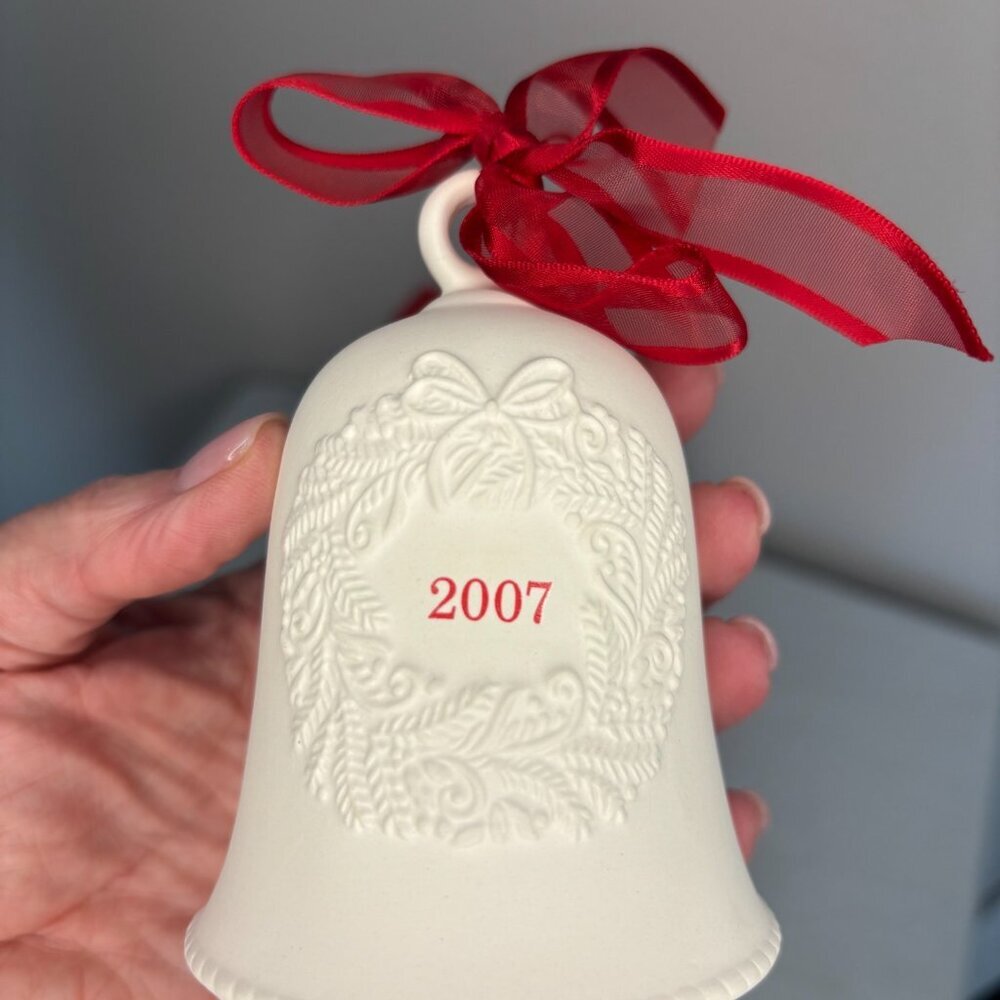 HALLMARK 2007 Porcelain Bell Christmas Holiday Ornament Ribbon w/Box Wreath - Picture 2 of 8